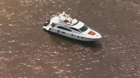Yacht remains stuck in the Mississippi River near St. Louis